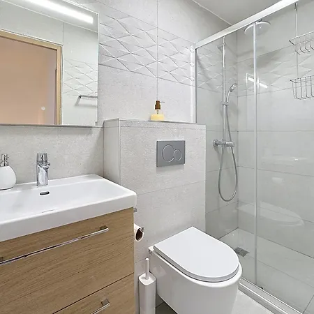 公寓 Sky Apartment- Paris - Blanc Mesnil 勒布朗-梅尼尔