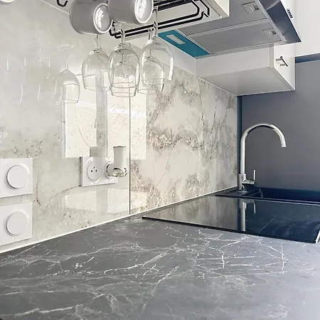 Sky Apartment- Paris - Blanc Mesnil * 勒布朗-梅尼尔